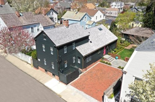 57 2nd St, Middletown, RI 02840-1952