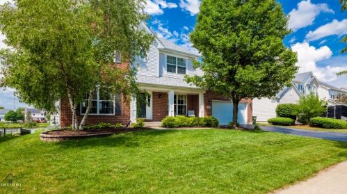 685 Manhattan Cir, Oswego, IL 60543-9802
