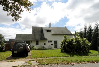 326 Crabtree Dr, Levittown PA  19055-1649 exterior