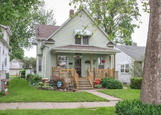 130 15th St, Silvis, IL 61282-1026