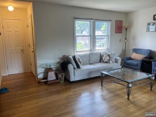 299 Jefferson Ave, Cresskill, NJ 07626-1401