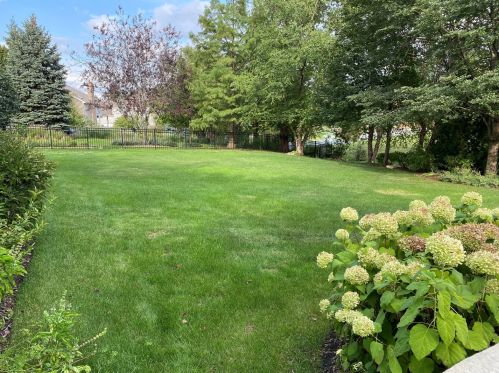 6755 Fieldstone Dr, Willowbrook IL  60527-5294 exterior