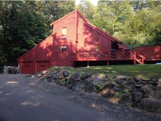 14 Old Derry Rd, Londonderry, NH 03053-2220