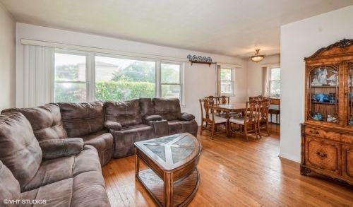 8445 Morton Ave, Morton Grove, IL 60053-3234