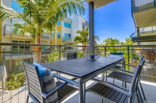 262 Rockefeller, Irvine CA  92612-8113 exterior