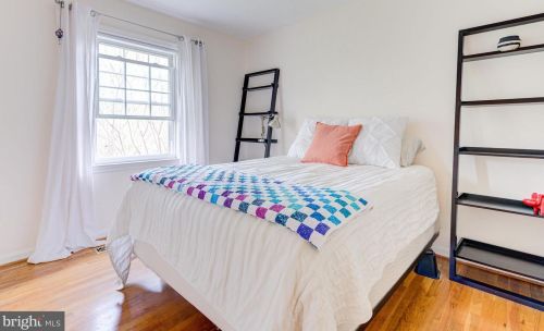 5271 Bradgen Ct, Springfield VA  22151-3505 exterior