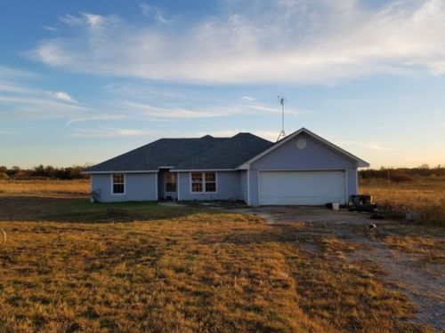 20981 Lee Blvd, Indiahoma, OK 73552-2701