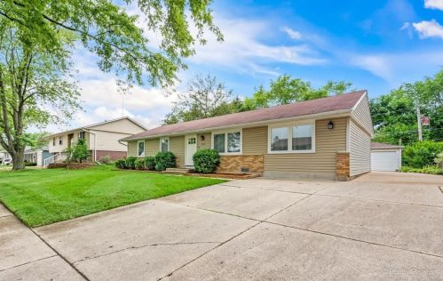 621 Hayward Ave, Streamwood, IL 60107-3106