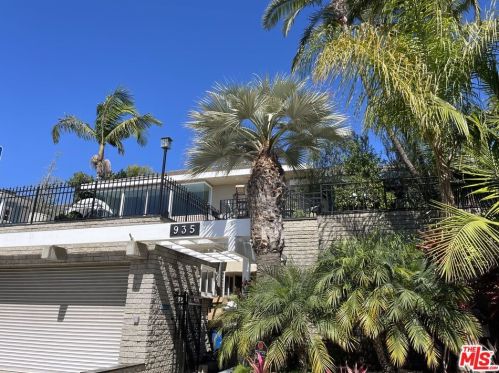935 Berkeley St, Santa Monica, CA 90403-2307