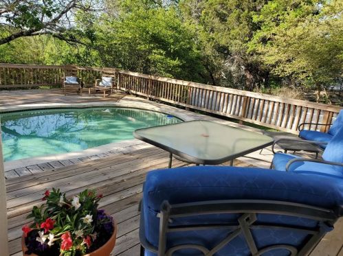 1133 Elder Cir, Austin TX  78733-3422 exterior