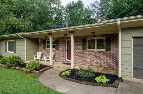 524 Allison Ln, Ball Ground, GA 30107-4536