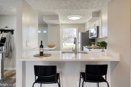 8359 Bark Tree Ct, Springfield VA  22153-3832 exterior