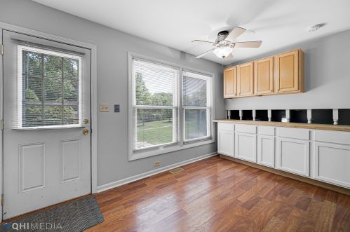 1926 Springside Dr, Naperville IL  60565-2242 exterior