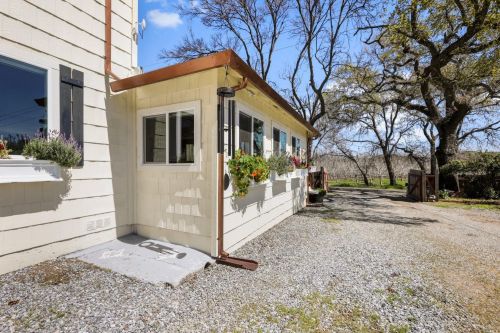 5765 Cherry Glen Rd, Vacaville, CA 95688-9727