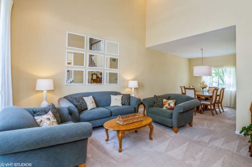 1125 Laurel Ln, Gurnee, IL 60031-5165