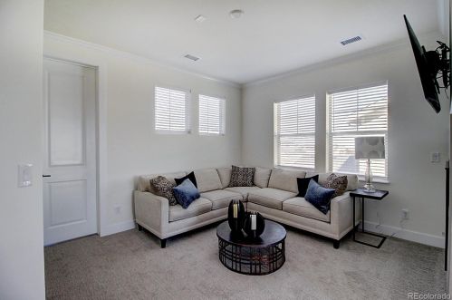 27701 Lakeview Dr, Aurora CO 80016 exterior