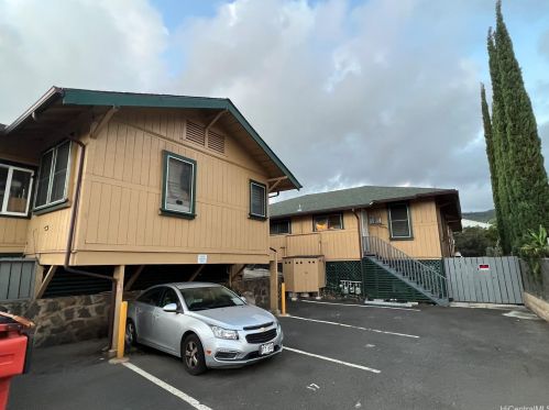 2816 Waialae Ave, Honolulu HI  96816-1510 exterior