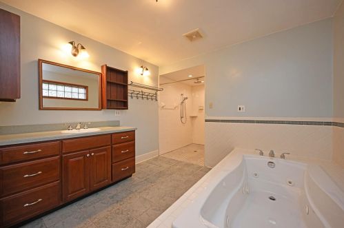 5124 Hagewa Dr, Cincinnati OH 45242-6247 exterior