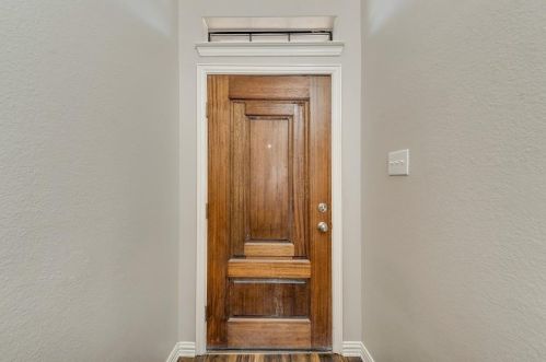1511 Biltmore Ln, Irving TX  75063-3502 exterior