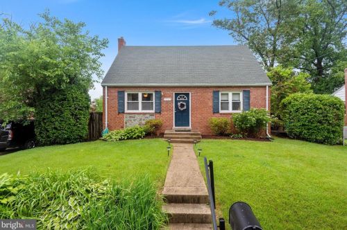 11727 College View Dr, Silver Spring, MD 20902-2465