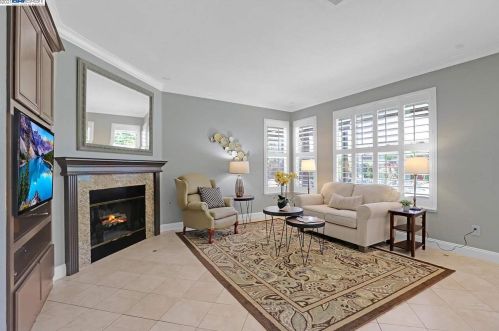 133 Ridgeview Dr, Tracy, CA 95377-7067