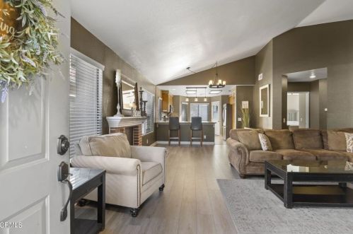 3072 Lamplighter St, Simi Valley CA  93065-5287 exterior