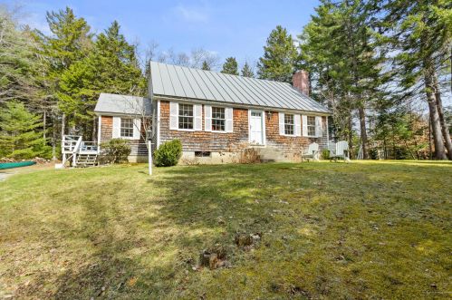 9 Evergreen Ln, Blue Hill, ME 04614-5354