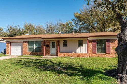 124 Dupont Cir, Fort Worth TX  76134-2909 exterior