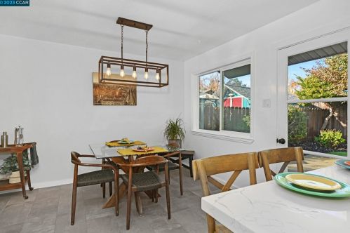 1374 Washington Blvd, Concord CA  94521-4002 exterior