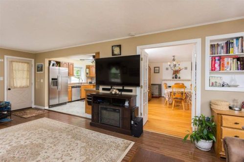 33 Richardson Dr, Dover, NH 03820-4318