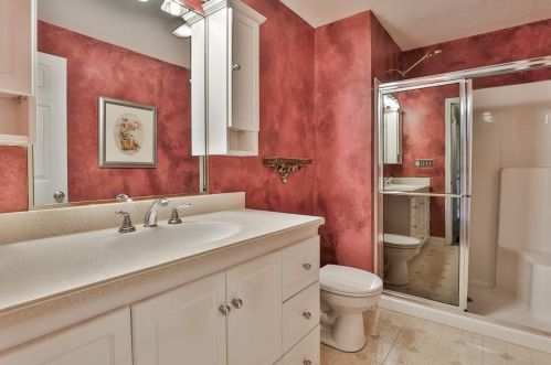 38 Scottsdale Dr, Hudson NH  03051-3750 exterior