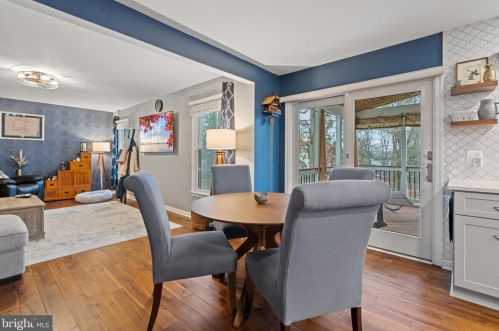 827 Spring Knoll Dr, Herndon VA  20170-3920 exterior