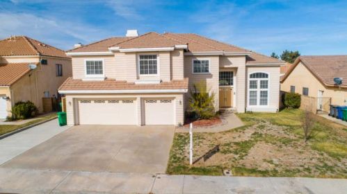 7215 Parkside Ln, Lancaster, CA 93536-7313
