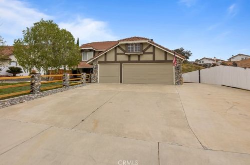 33410 Maple Tree Ln, Wildomar, CA 92595-8395
