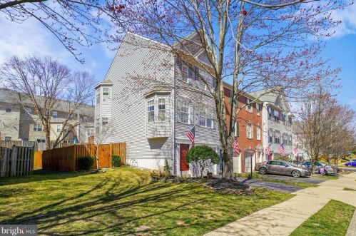 8510 Coronation Ln, Bristow, VA 20136-1752