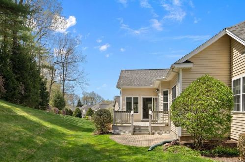 70 Eagle Run, Wapping CT  06074-1589 exterior