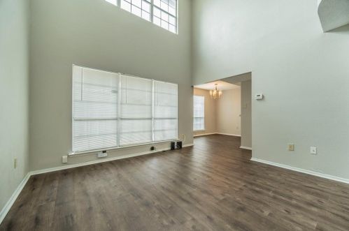 12811 Burninglog Ln, Dallas TX  75243-2118 exterior