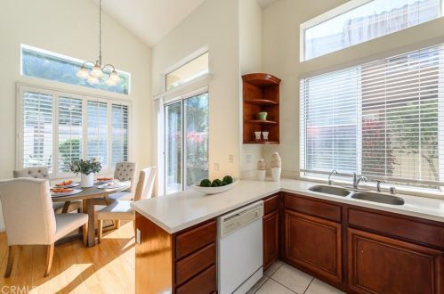 22 Del Ventura, Irvine CA  92606-8857 exterior