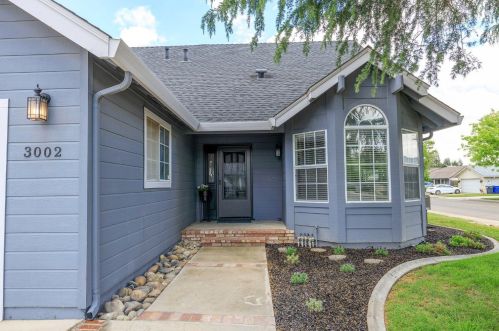 3002 Village Park Ct, Turlock, CA 95382-1354