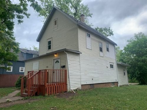 721 18th St, North Chicago, IL 60064-2111