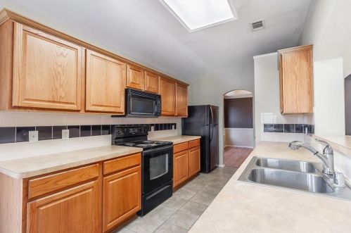 1821 Fairbanks Dr, Princeton TX 75407-2692 exterior