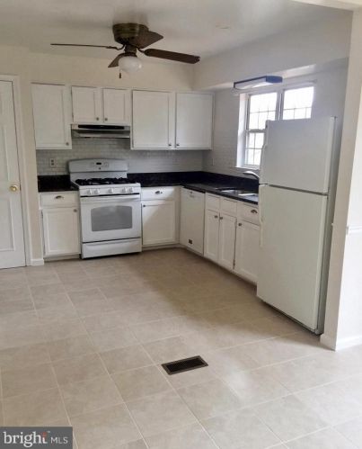 12272 Dapple Gray Ct, Woodbridge VA  22192-6213 exterior