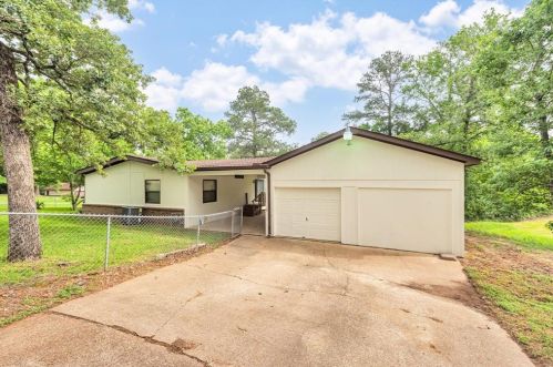 3221 Kingston Dr, Huntsville, TX 77340-7808
