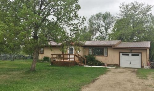 203 Lonetree Ave, Blunt, SD 57522-2006