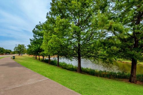 3948 Queens Ct, Garland TX 75043-2938 exterior