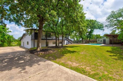 1112 Cooks Ln, Fort Worth TX  76120-3602 exterior