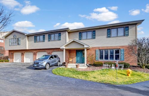 11105 Cove Cir, Palos Hills, IL 60465-3165