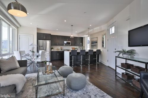 423 Front St, Philadelphia, PA 19123-4222