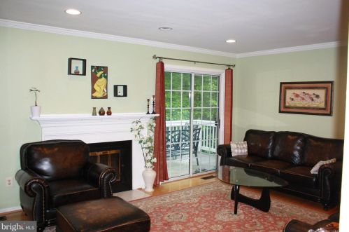 10027 Park Woods Ln, Springfield VA  22015-2748 exterior