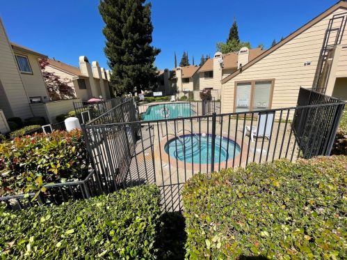 5647 Walnut Ave, Citrus Heights CA  95662-5336 exterior